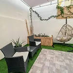 Anesis With A Yard קלמאטה