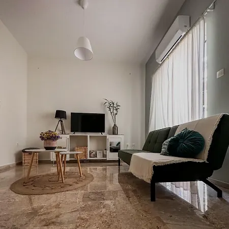 Апартаменты Anesis With A Yard Каламата