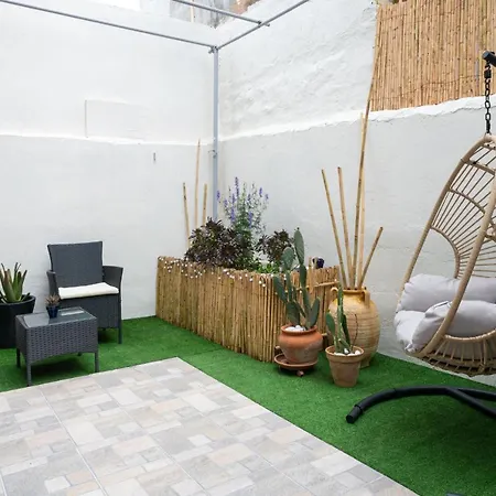 Anesis With A Yard Apartment *