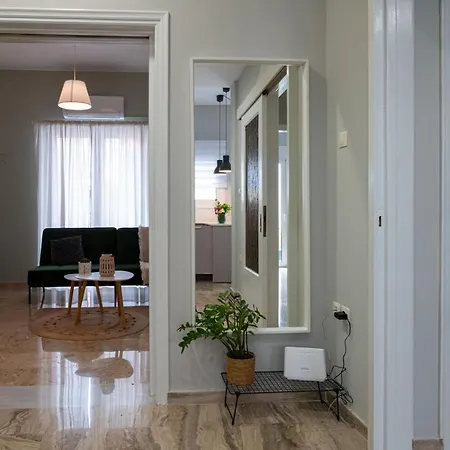 Apartment Anesis With A Yard